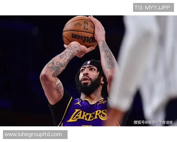 埃利斯外线手感不佳仅命中5球贡献17分2篮板2抢断表现平平